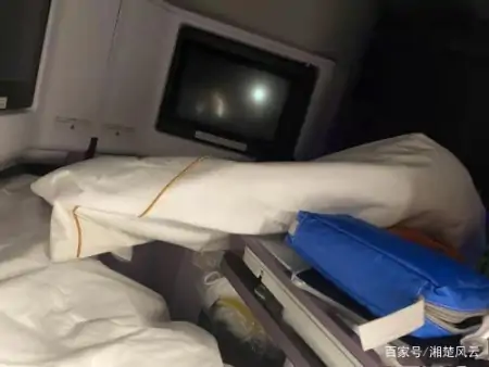 女排回国郎导记录行程很不舍，丁霞让大家辨腿识人，一张图露玄机-女排人员丁霞