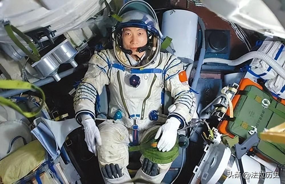 03年杨利伟在太空听到"敲门声"，13年后谜底揭晓，多亏他当时冷静-杨利伟听到太空敲门声16年后揭晓