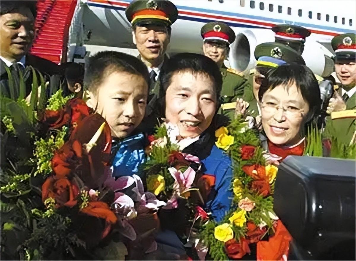 03年杨利伟在太空听到"敲门声"，13年后谜底揭晓，多亏他当时冷静-杨利伟听到太空敲门声16年后揭晓