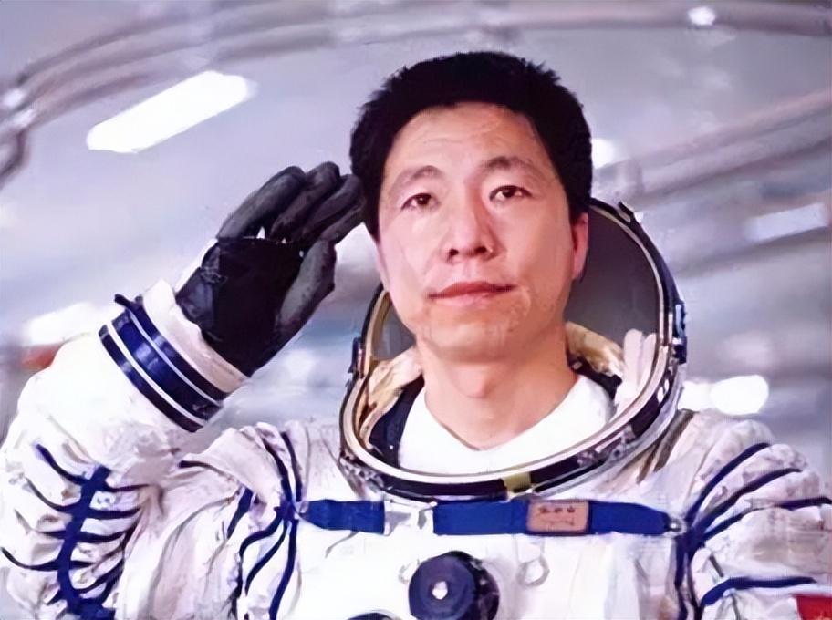 航天英雄杨利伟，刻苦训练十余载，有着哪些不为人知的辛酸往事？-航天员杨利伟多少岁了