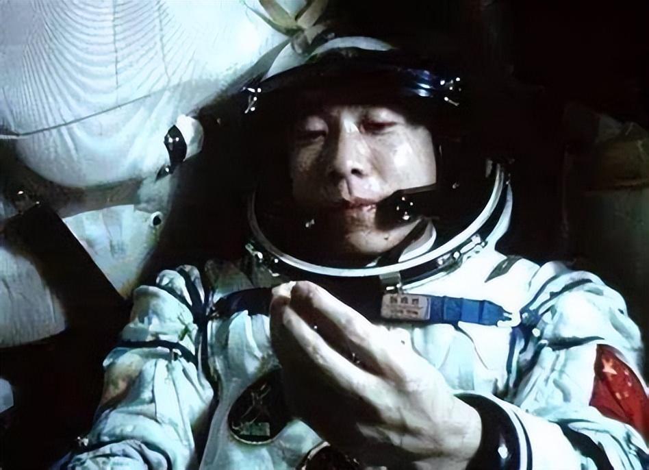 航天员能量餐为啥具有不可替代性？三个条件极为苛刻，杨利伟首吃-航天器能量来源于哪里