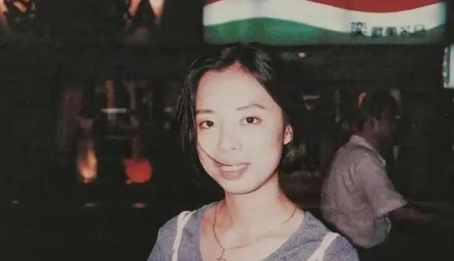 黄绮珊3婚3离情路坎坷，55岁无儿无女，如今终于活出了自我-黄绮珊早年经历