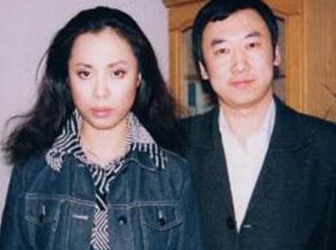 51岁黄绮珊近况曝光，离婚三次至今单身，前夫早已娶小22岁娇妻！-黄绮珊出名吗