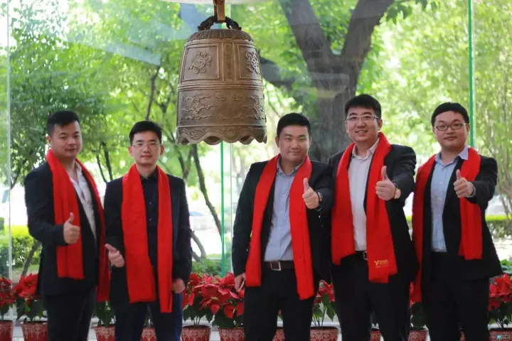 威锋网举行新三板挂牌敲钟仪式 主营媒体、游戏等方面-威锋网 创始人是谁