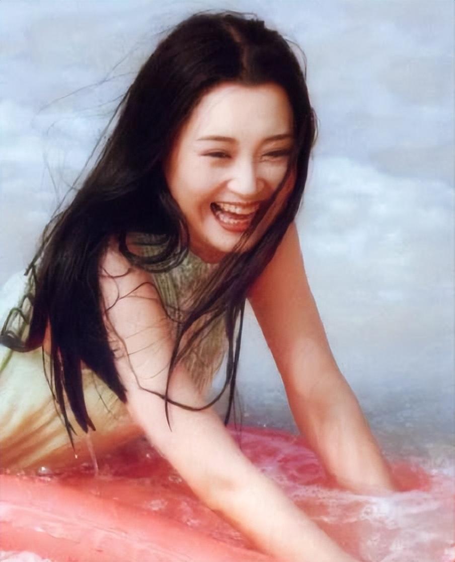 经历三次离婚，与陈凯歌分道扬镳，“名门痞女”洪晃现在很幸福-洪晃陈凯歌哪年离的婚