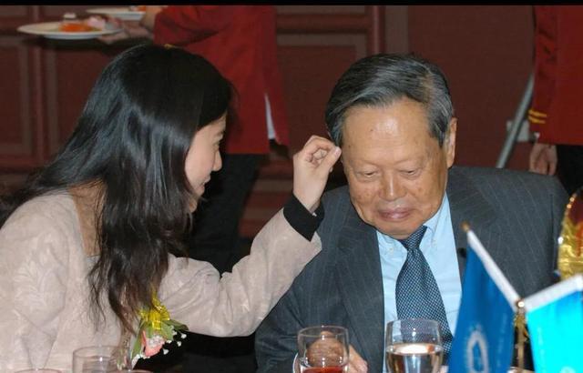 翁帆说出嫁给杨振宁的内幕：我照顾他下半生，他给我一片宁静-翁帆嫁给杨振宁多少年