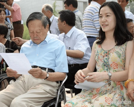 杨振宁与翁帆的旷世婚恋：如人饮水，冷暖自知-杨振宁和翁帆的故事,是说什么的?
