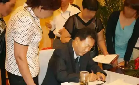 又一前首富陨落！欺骗40万投资者，转移上百亿元，最后成阶下囚！-前首富 出狱
