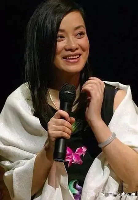 毛阿敏：丈夫病逝1年后，留下260亿遗产，如今的选择令人佩服-58岁毛阿敏近况