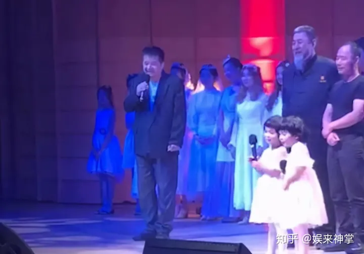 毕福剑：当红时风头无两，消失5年大变样，头发凌乱邋遢尽显落魄-毕福剑捧红的主持人