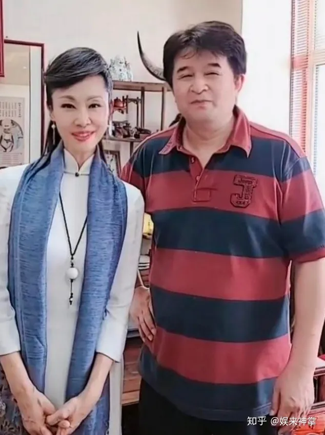 毕福剑：当红时风头无两，消失5年大变样，头发凌乱邋遢尽显落魄-毕福剑捧红的主持人