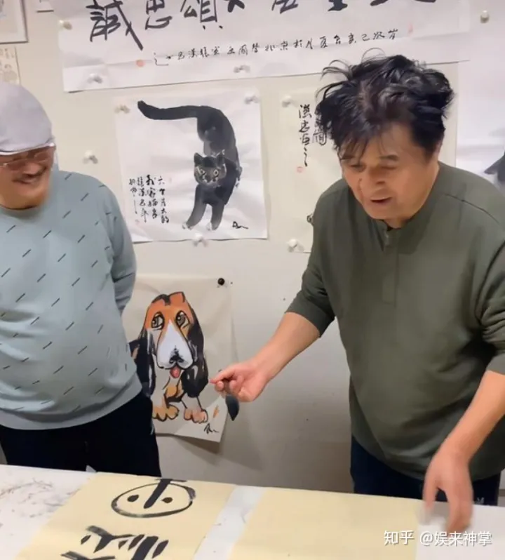 毕福剑：当红时风头无两，消失5年大变样，头发凌乱邋遢尽显落魄-毕福剑捧红的主持人