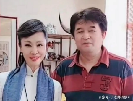 离开星光大道多年，61岁的毕福剑怎么样？和于文华直播略显憔悴-毕福剑被请回星光大道了吗