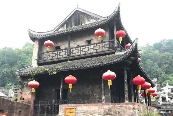 纯干货！凤凰古城最全攻略：美食+住宿+景点+注意事项~好玩不踩雷！-凤凰古城9个景点值得看吗