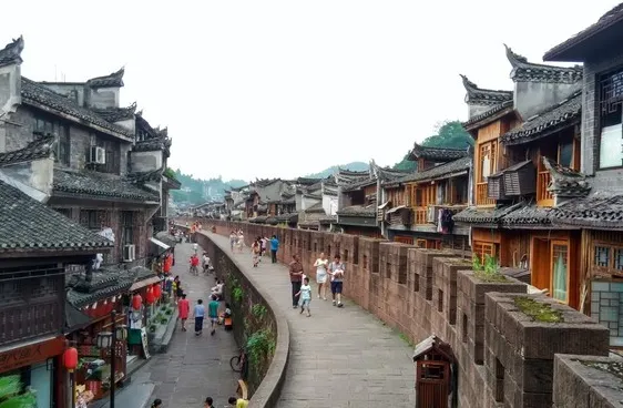 纯干货！凤凰古城最全攻略：美食+住宿+景点+注意事项~好玩不踩雷！-凤凰古城9个景点值得看吗