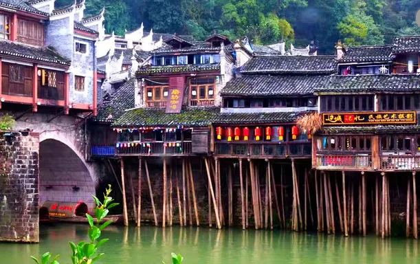 纯干货！凤凰古城最全攻略：美食+住宿+景点+注意事项~好玩不踩雷！-凤凰古城9个景点值得看吗