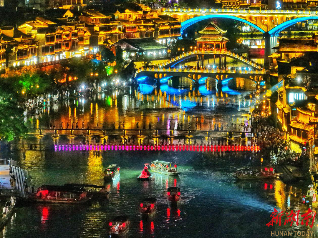凤凰古城浪漫夜景醉游人-凤凰古城夜景最佳观景点图片