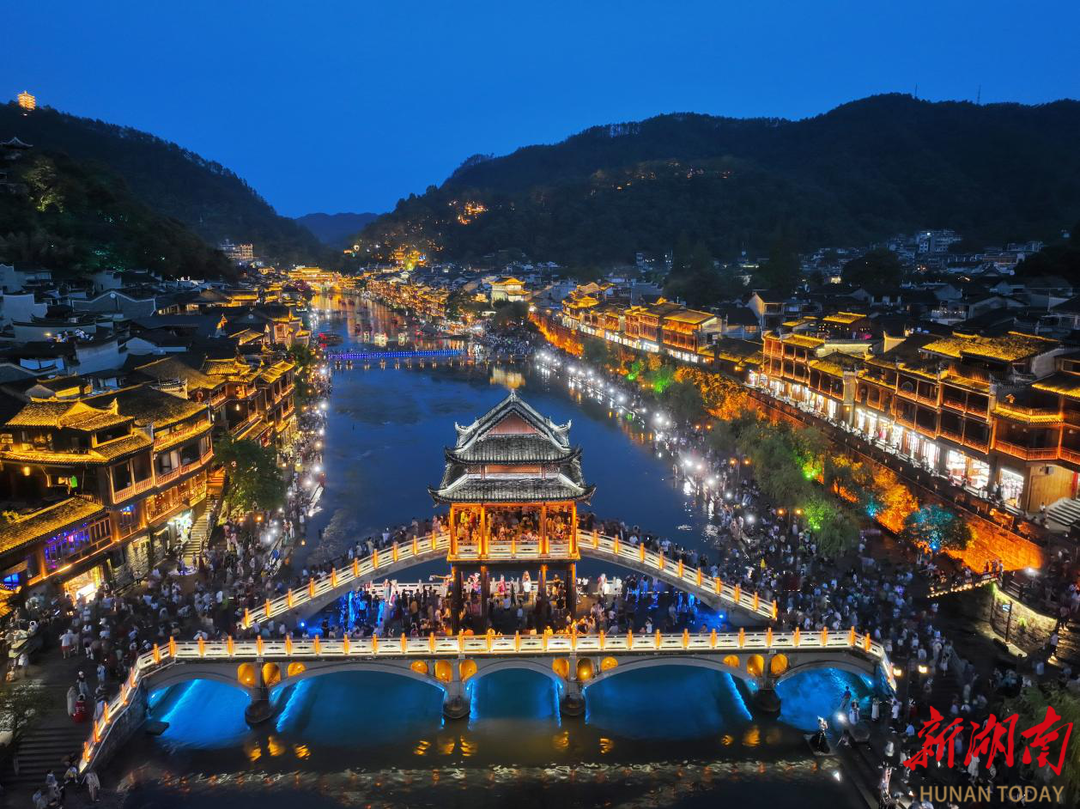 凤凰古城浪漫夜景醉游人-凤凰古城夜景最佳观景点图片