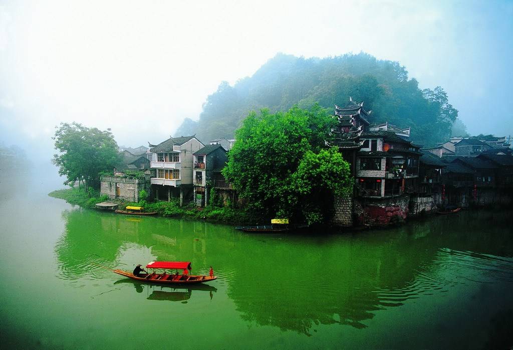 凤凰古城新玩法出炉，邀老广自驾神秘湘西-凤凰古城攻略最佳旅游季节