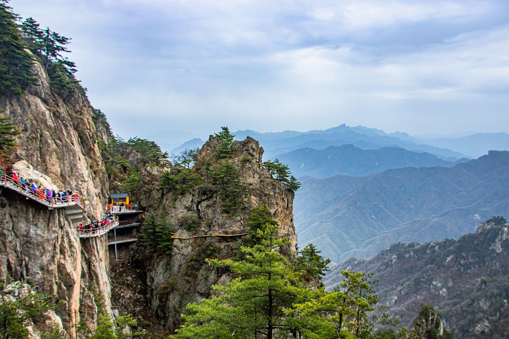 河南栾川老君山，藏着独特的地质风光，是游客喜爱的网红打卡地-河南栾川老君山简介