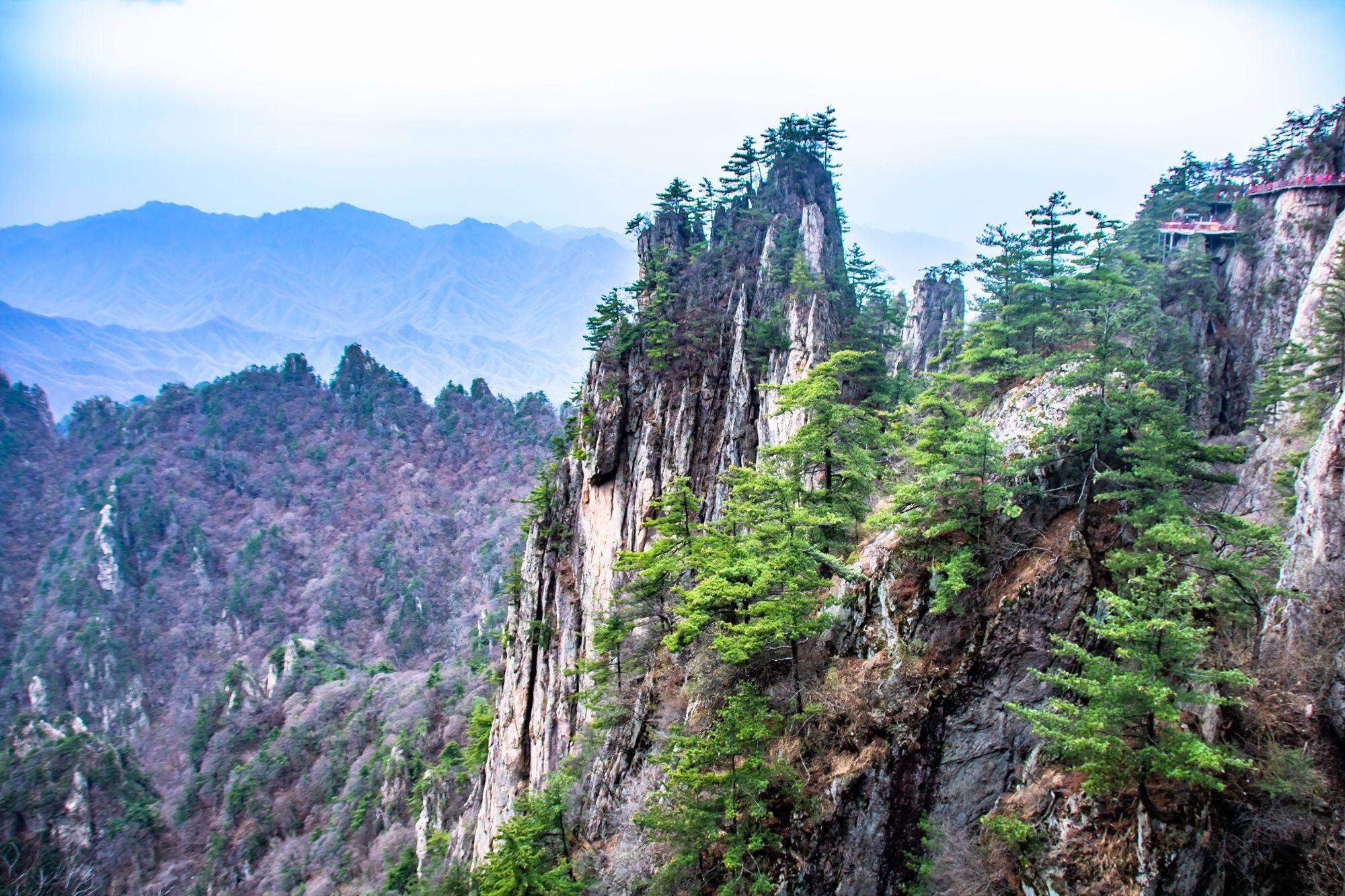 河南栾川老君山，藏着独特的地质风光，是游客喜爱的网红打卡地-河南栾川老君山简介
