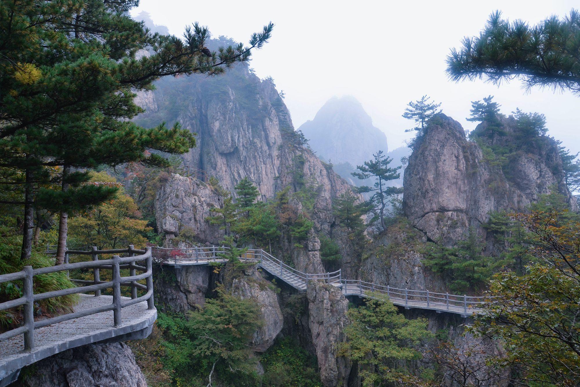 河南栾川老君山，藏着独特的地质风光，是游客喜爱的网红打卡地-河南栾川老君山简介
