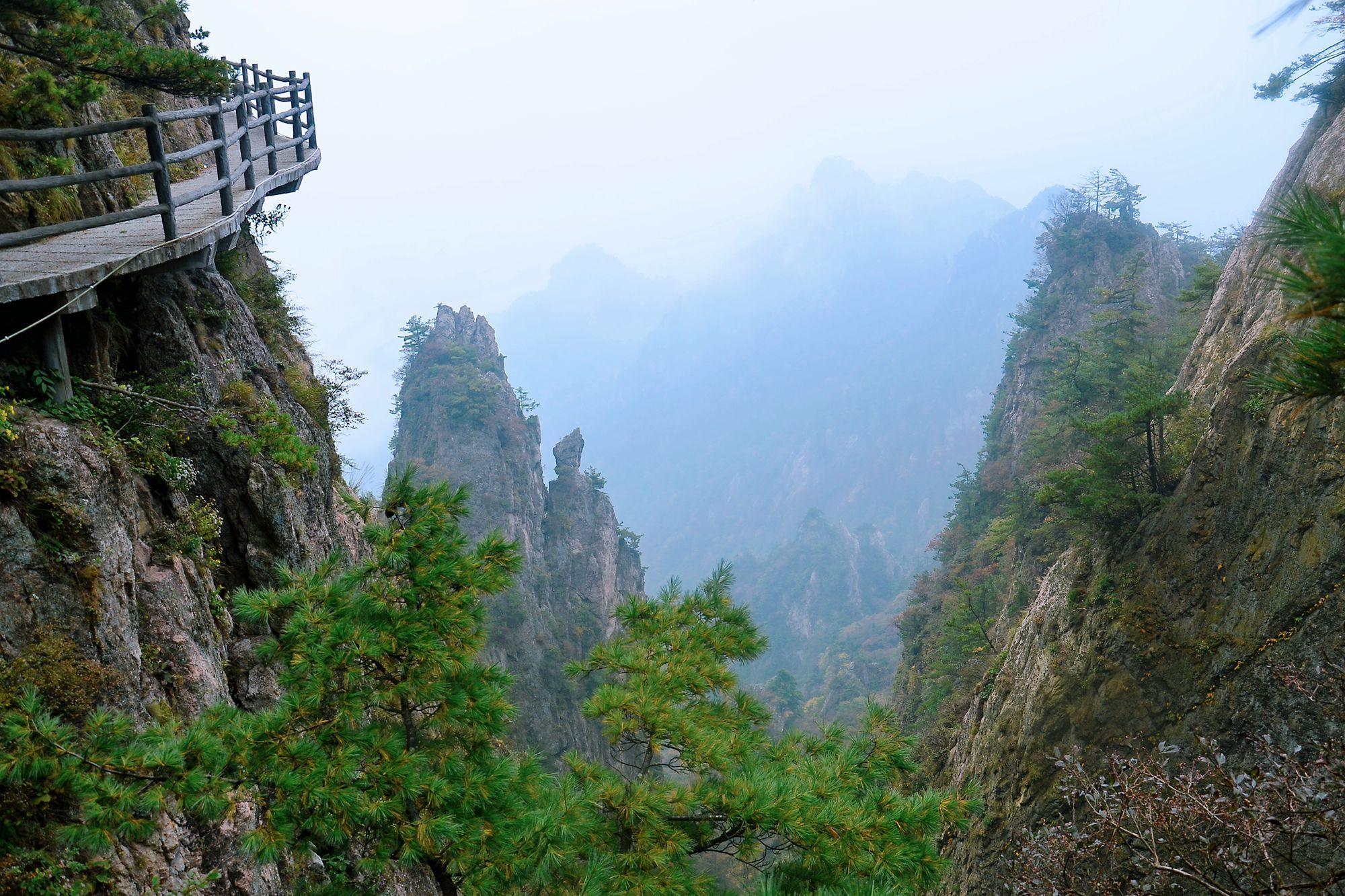 河南栾川老君山，藏着独特的地质风光，是游客喜爱的网红打卡地-河南栾川老君山简介