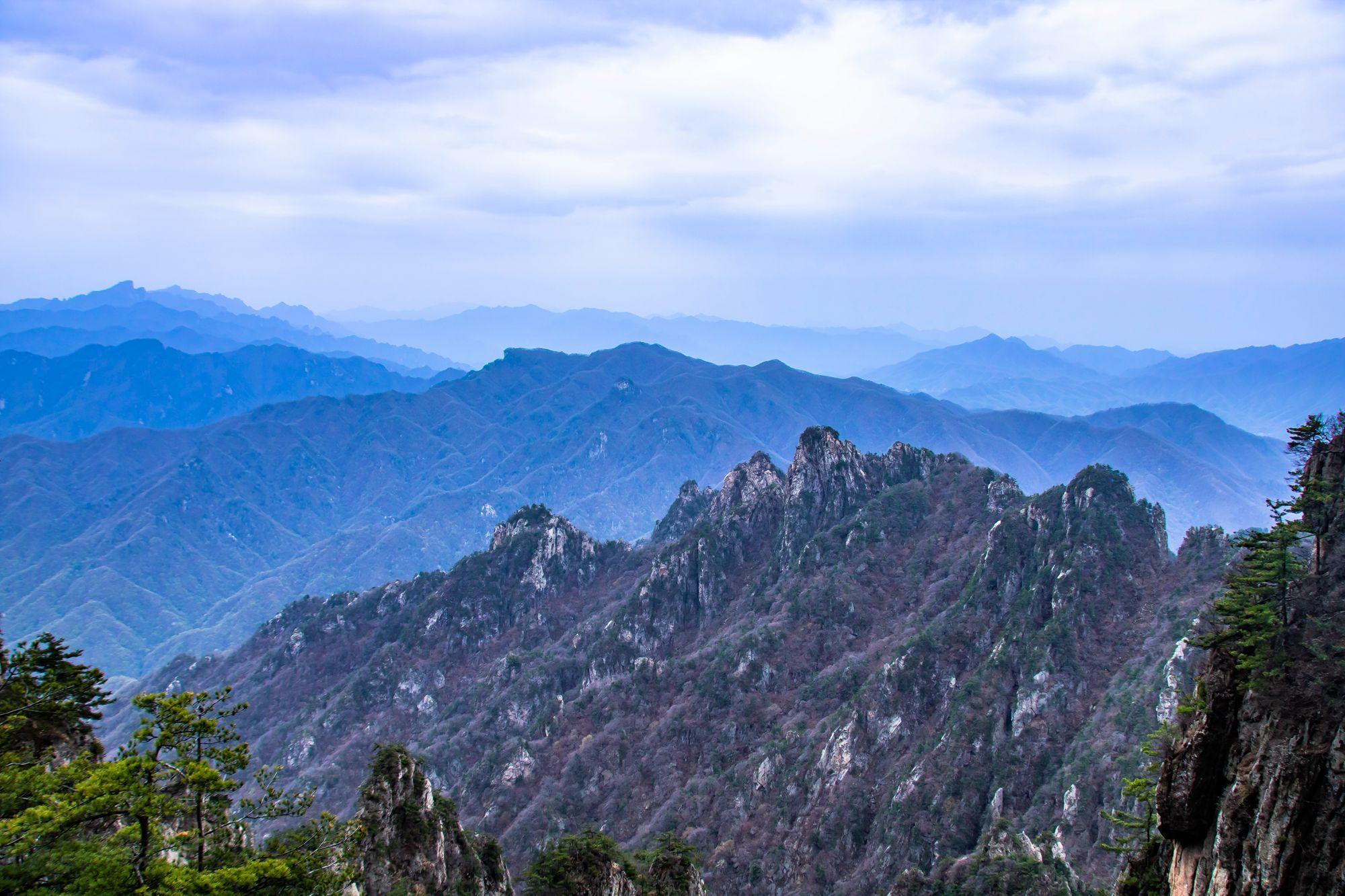 河南栾川老君山，藏着独特的地质风光，是游客喜爱的网红打卡地-河南栾川老君山简介