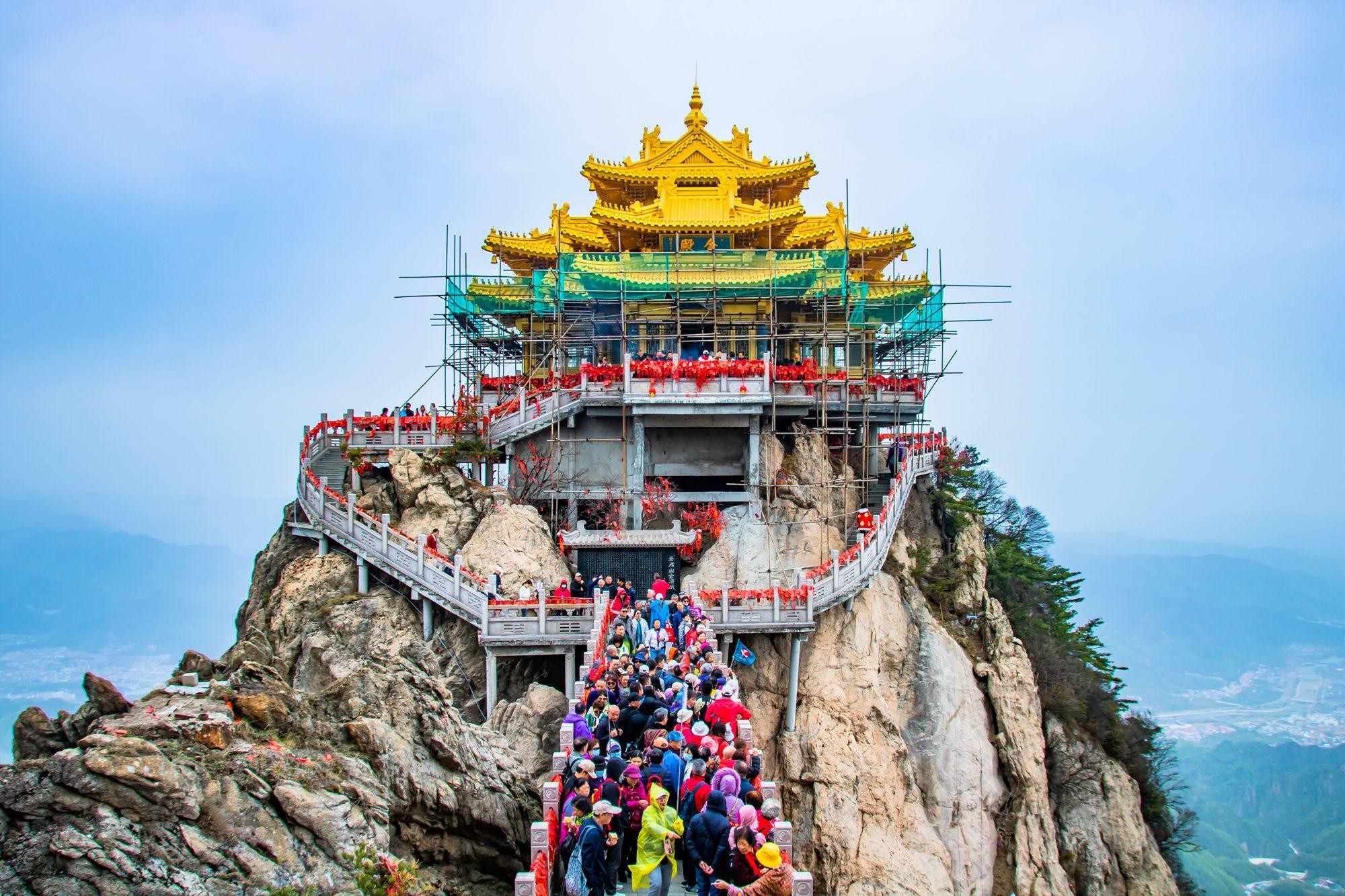 河南栾川老君山，藏着独特的地质风光，是游客喜爱的网红打卡地-河南栾川老君山简介