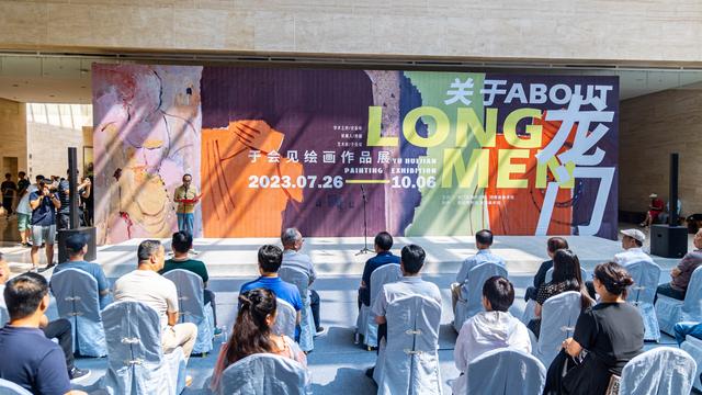 二维空间的龙门石窟什么样？“关于龙门——于会见绘画作品展”开幕-打卡龙门石窟