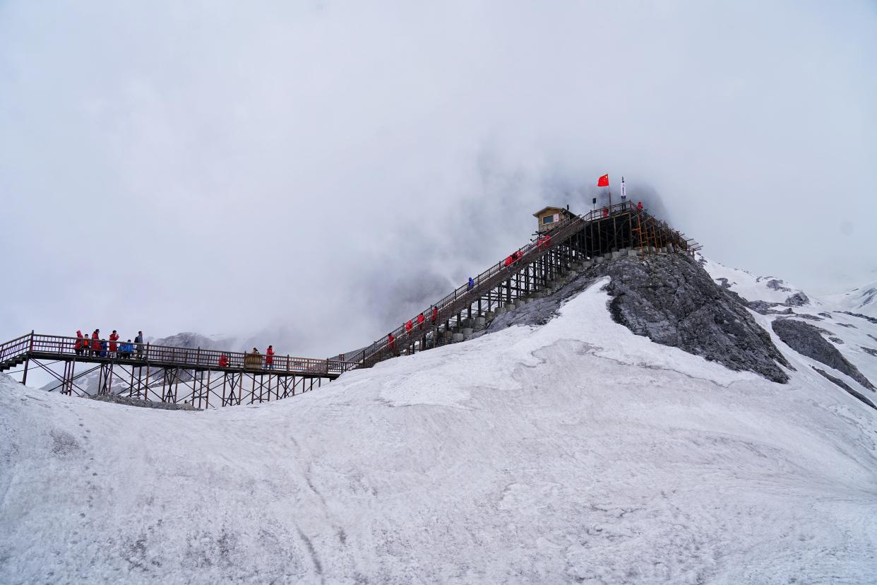 云南丽江有座雪山，风景壮丽，游客最爱来打卡，也是纳西人的神山-玉龙雪山印象丽江表演 门票