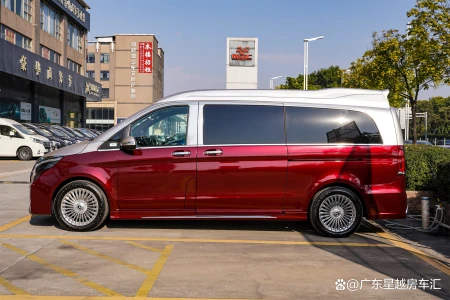 限量双拼色外观，轻奢舒适内饰，全新奔驰V260L商务车排面十足！-奔驰v级双拼色