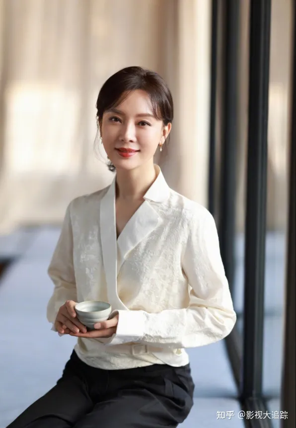 《白夜》后潘粤明首次再演悬疑剧《逆风追凶》，搭档干练女王陈数-潘粤明演的什么追凶