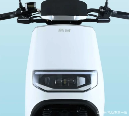 新日FL6电动车测评：动力足，搭载大容量石墨烯电池，续航200公里-新日rc6电动车价格