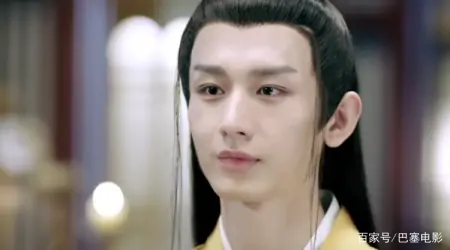成毅《梦醒长安》上演盛世美颜，唇妆很惹眼，何晟铭也差太多了吧-成毅梦醒长安杀青微博
