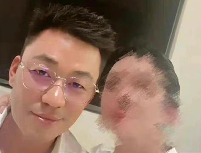 王宝强曝近照气质大变，40岁资产惊人，携女友开大奔生活滋润