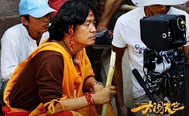 王宝强曝近照气质大变，40岁资产惊人，携女友开大奔生活滋润