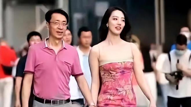董思槿被正式解除职务！最惨的是，小三的名号被她坐实了