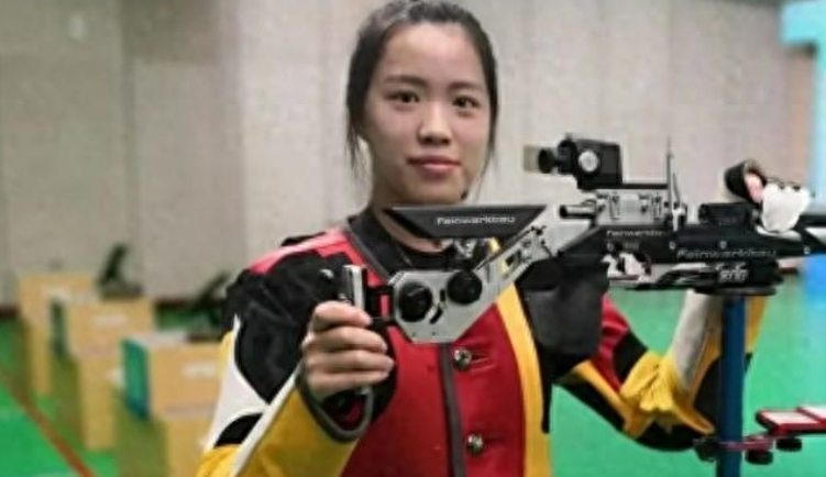 她是清华学霸，趁暑假豪夺两枚奥运金牌，23岁二次发育逆袭成女神-清华学霸参加奥运拿了两块金牌是谁