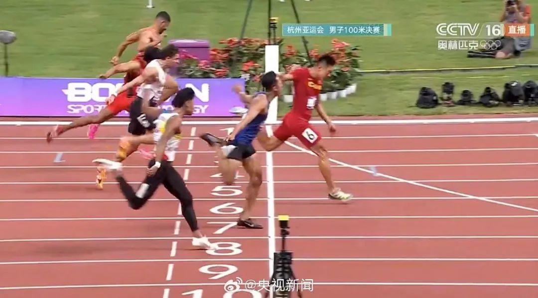 “亚洲飞人”谢震业夺金！与苏炳添齐名，迎娶跳远女王：爱情和体育一样，爱了就是一生