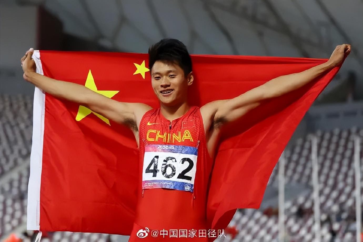 “亚洲飞人”谢震业夺金！与苏炳添齐名，迎娶跳远女王：爱情和体育一样，爱了就是一生