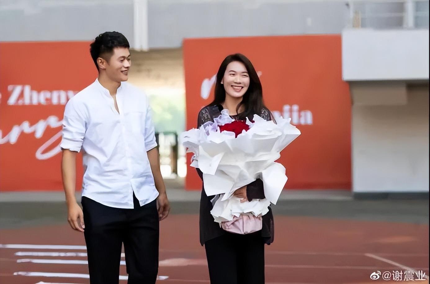 “亚洲飞人”谢震业夺金！与苏炳添齐名，迎娶跳远女王：爱情和体育一样，爱了就是一生