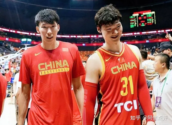 男篮亚运惹争议，周琦意外落选，2米23中锋接班，乔帅再用王哲林-中国男篮运动员周琦