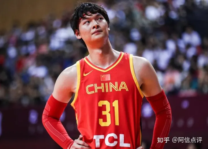 男篮亚运惹争议，周琦意外落选，2米23中锋接班，乔帅再用王哲林-中国男篮运动员周琦