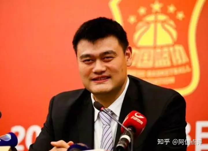男篮亚运惹争议，周琦意外落选，2米23中锋接班，乔帅再用王哲林-中国男篮运动员周琦