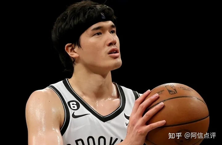 男篮亚运惹争议，周琦意外落选，2米23中锋接班，乔帅再用王哲林-中国男篮运动员周琦