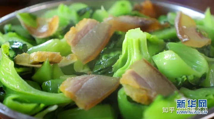 舌尖上的年味：实拍农村晾晒腊味场景壮观-过年晒腊肉