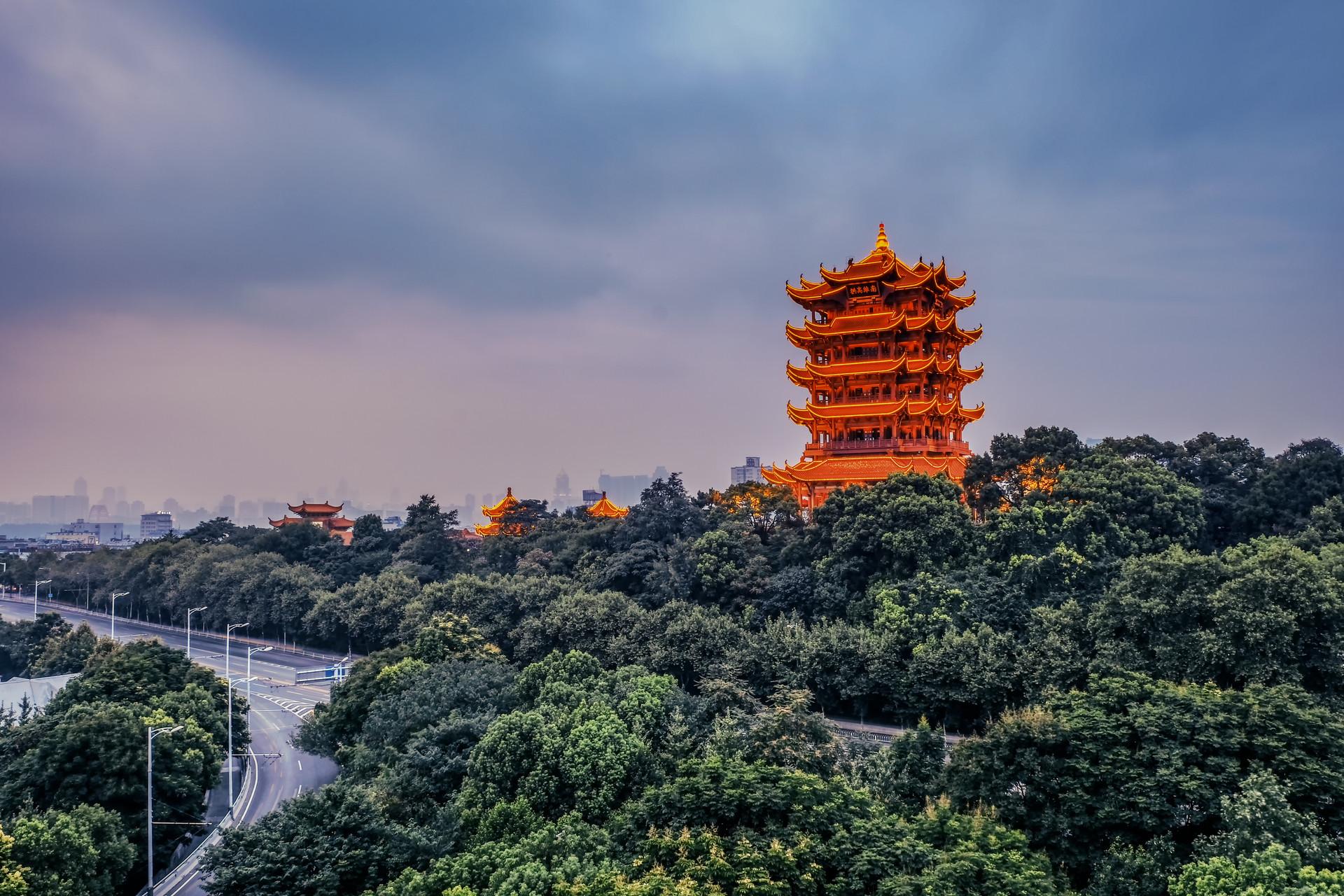 崔颢巅峰之作《黄鹤楼》，曾令李白停笔，被称为“唐人七律第一”-崔颢的黄鹤楼诗词鉴赏