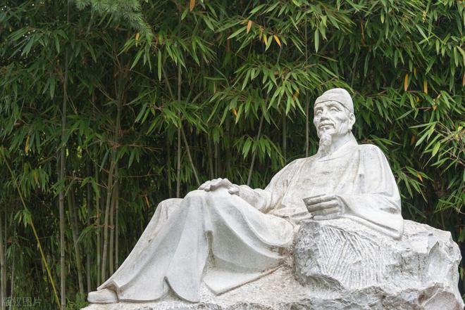 杜甫：大唐时期的诗歌巨匠与社会观察家-唐代诗人杜甫的诗都有什么