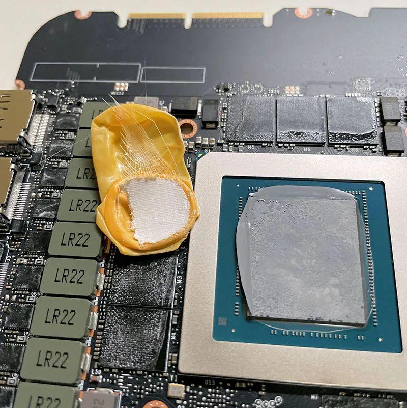 RTX30系显存过热？有可能是导热贴歪了或者根本没贴！-3090显存发热严重